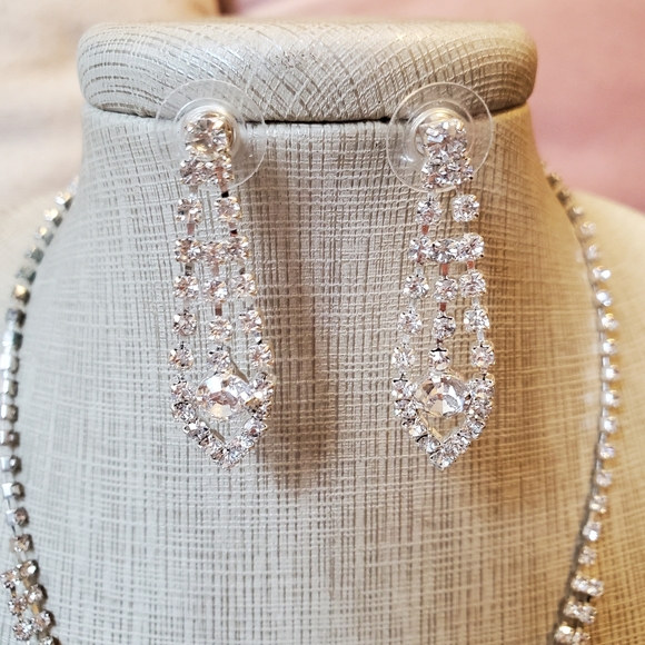 BNIB Gorgeous Rhinestone Jewelry Set - Picture 3 of 7